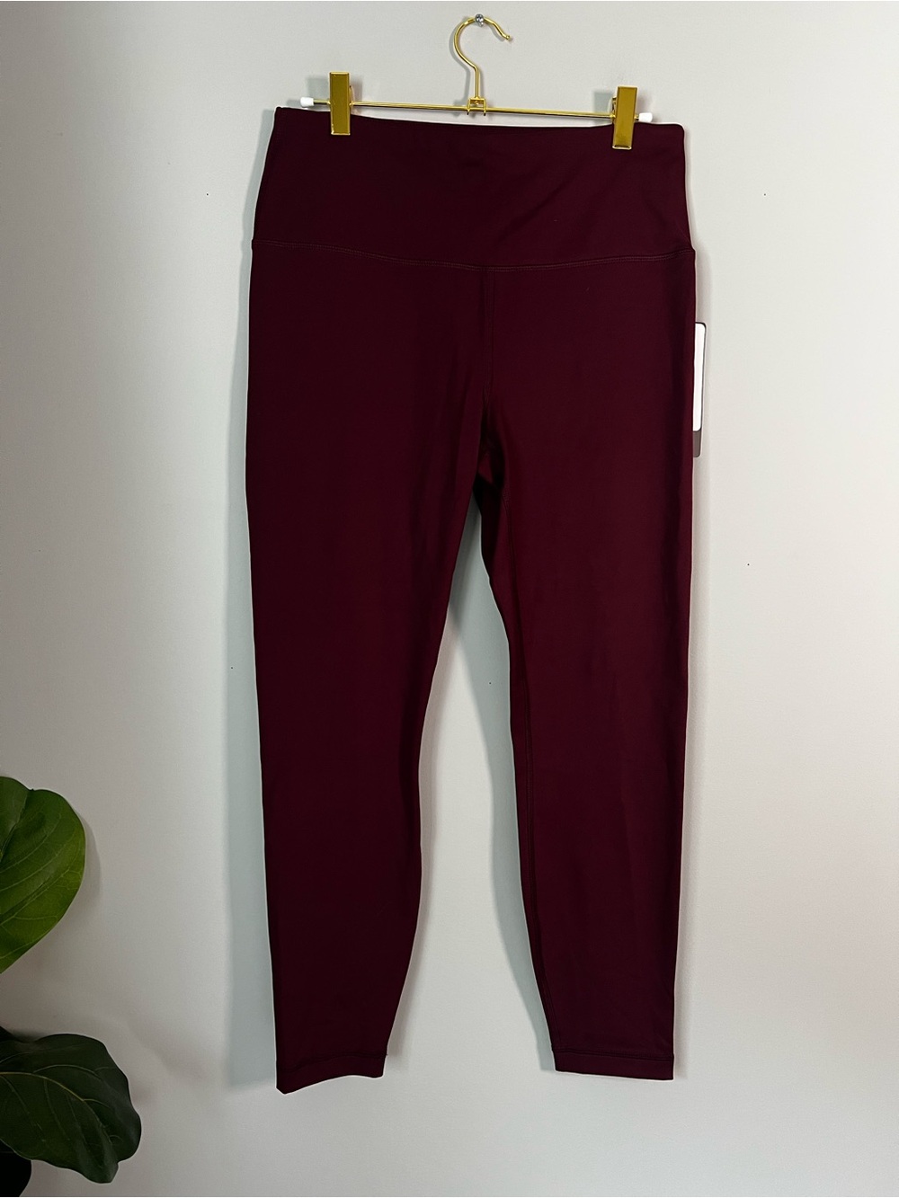 NWT Yogalicious Windsor Wine Leggings